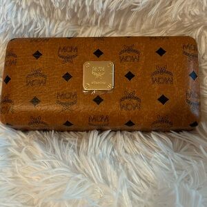 MCM Munchen Sunglasses Hard Case Cognac Large Plastic still on Front logo plate